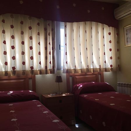 Hostal Jacinto Алькала-де-Енарес Екстер'єр фото