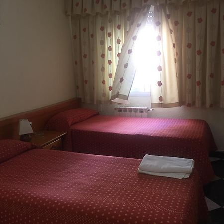 Hostal Jacinto Алькала-де-Енарес Екстер'єр фото