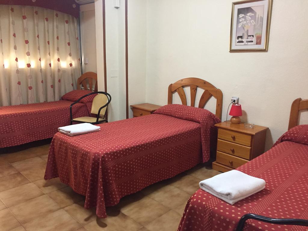 Hostal Jacinto Алькала-де-Енарес Екстер'єр фото