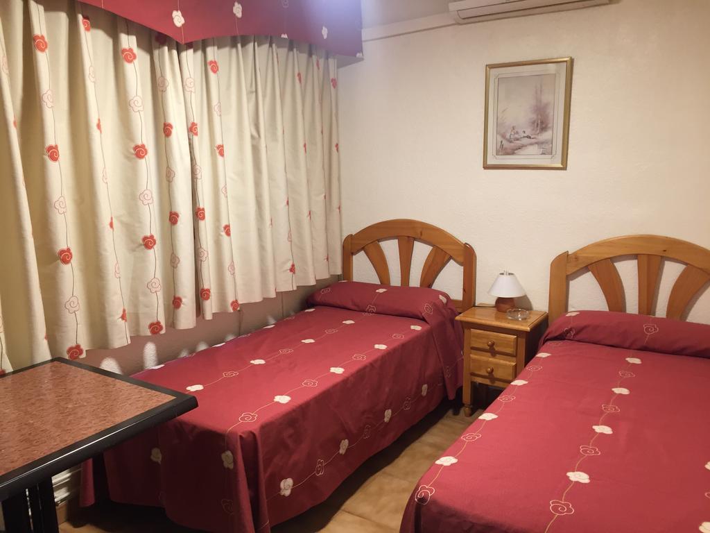 Hostal Jacinto Алькала-де-Енарес Екстер'єр фото