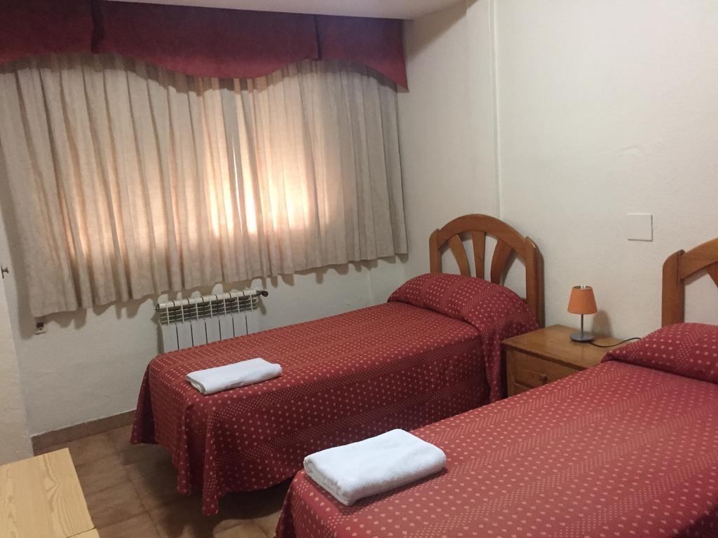 Hostal Jacinto Алькала-де-Енарес Екстер'єр фото