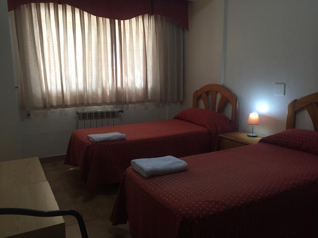 Hostal Jacinto Алькала-де-Енарес Екстер'єр фото