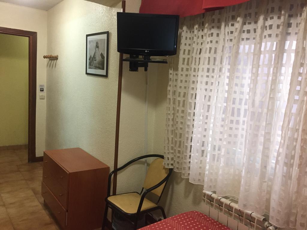 Hostal Jacinto Алькала-де-Енарес Екстер'єр фото