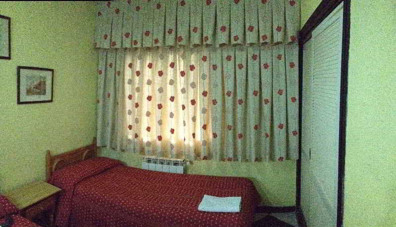 Hostal Jacinto Алькала-де-Енарес Екстер'єр фото