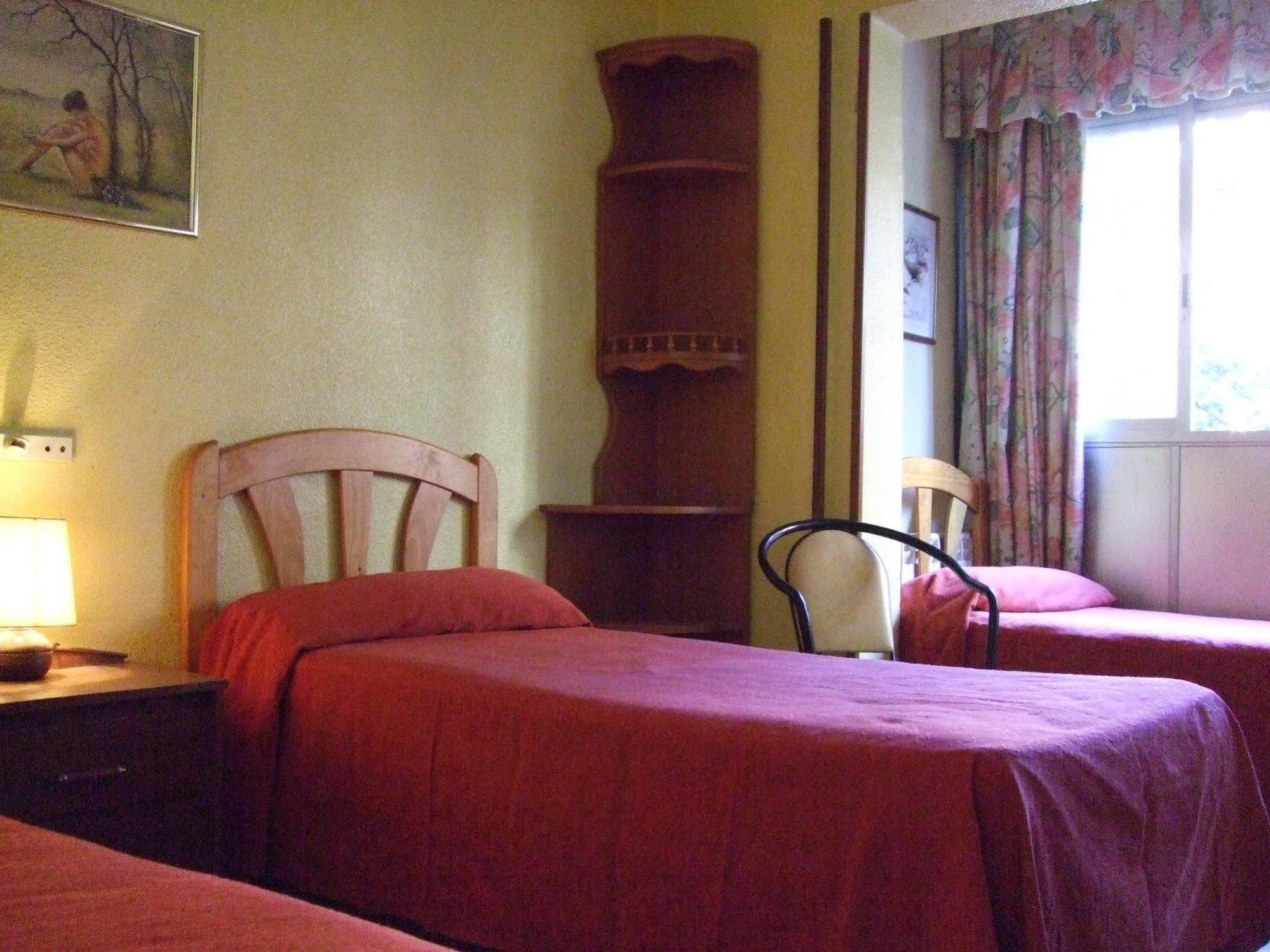 Hostal Jacinto Алькала-де-Енарес Екстер'єр фото