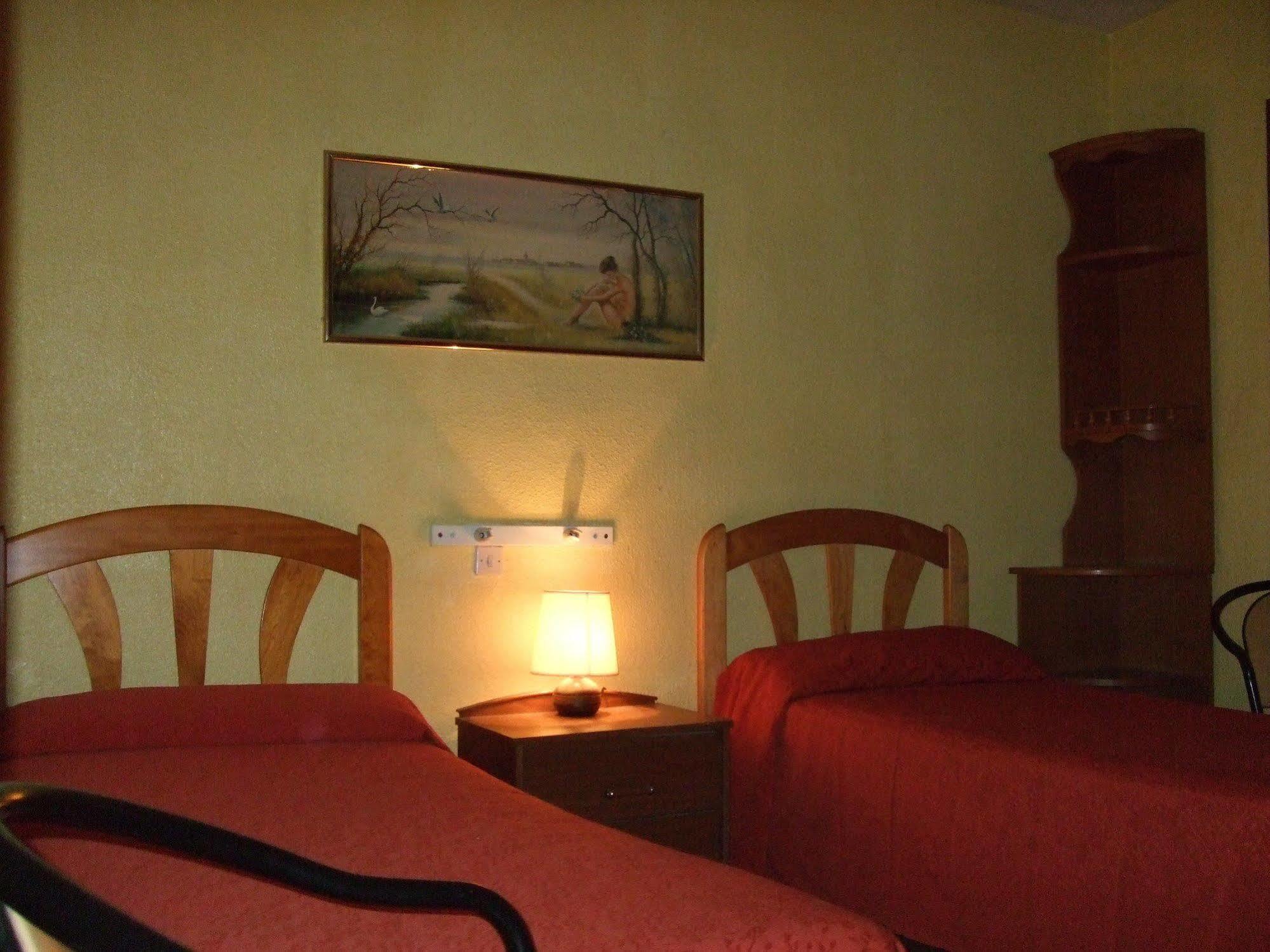 Hostal Jacinto Алькала-де-Енарес Екстер'єр фото