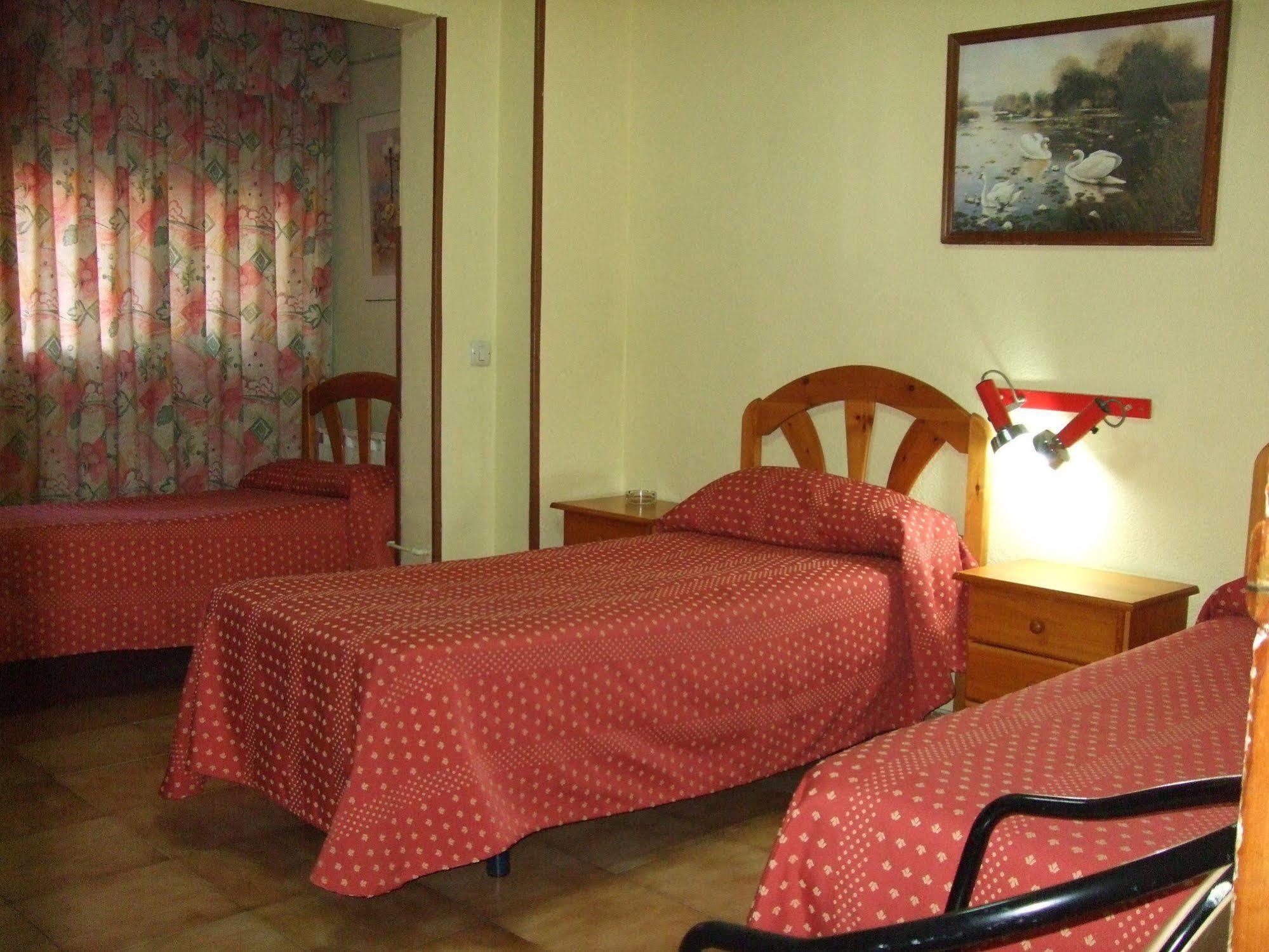 Hostal Jacinto Алькала-де-Енарес Екстер'єр фото